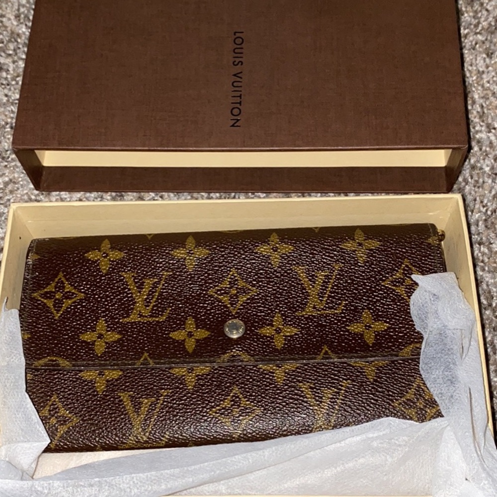 LV wallet Authentic